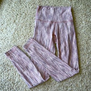 Lululemon Pink & White Pattern Wunder Under 28”